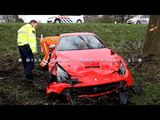 Разбитый Ferrari FF